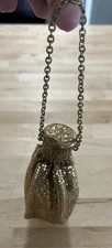 VINTAGE WHITING & DAVIS CO GOLD TONE BEGGAR'S GATE TOP MESH BAG W/DECORATIVE TOP