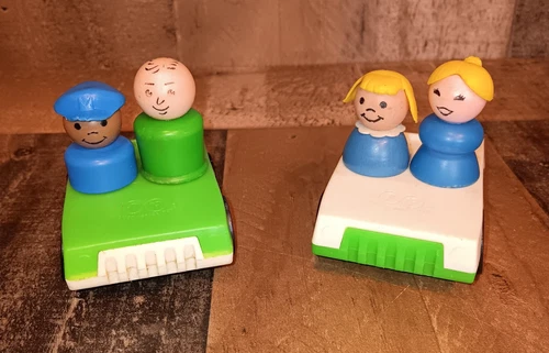 Vintage Fisher Price Little People Airport 2 Cars Green White w/4 Little People