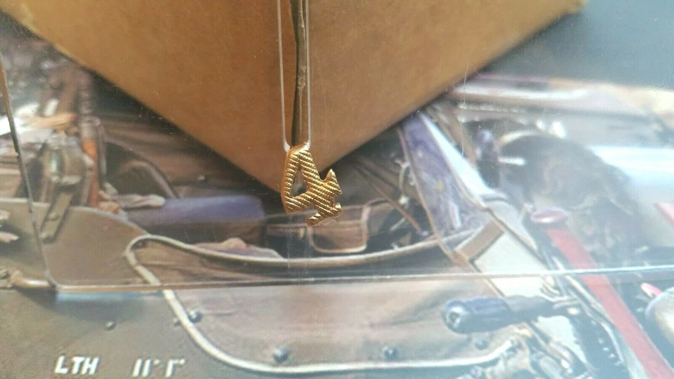 Chiffre n° 4 pour coiffure civile ou militaire ( H : 1 cm - L : 0.51 cm )📌6a. - Photo 1/1