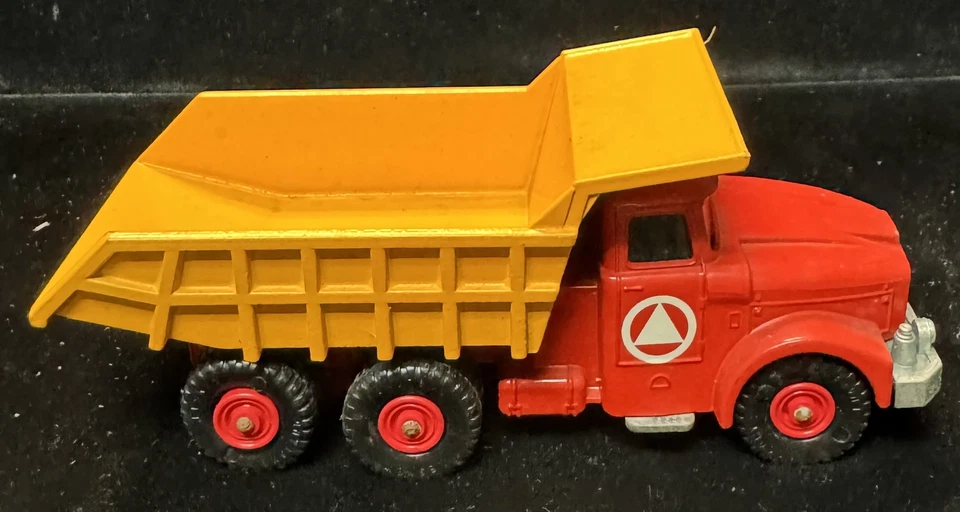 MATCHBOX KING SIZE #K-19 SCAMMEL TIPPER TRUCK, near-MINT MODEL/GOOD WINDOW BOX - Image 4 of 4