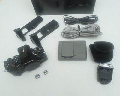 Olympus OM-D E-M5 Mark II Mirrorless Micro 4/3 Digital Camera Body with Flash