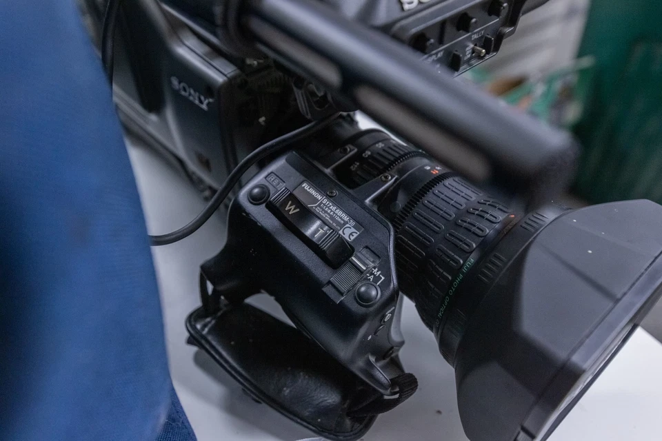 Sony DVCam DSR-300A Pro Video Camera Camcorder w/ Fujifilm Lens - 475 Hours - Image 4 of 4