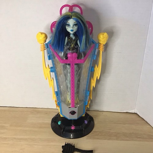Monster High Freaky Fusion Frankie Stein Recharge Chamber 2008