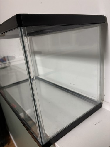 20 Gallon Glass Tank With Cage Topping - Picture 4 of 5