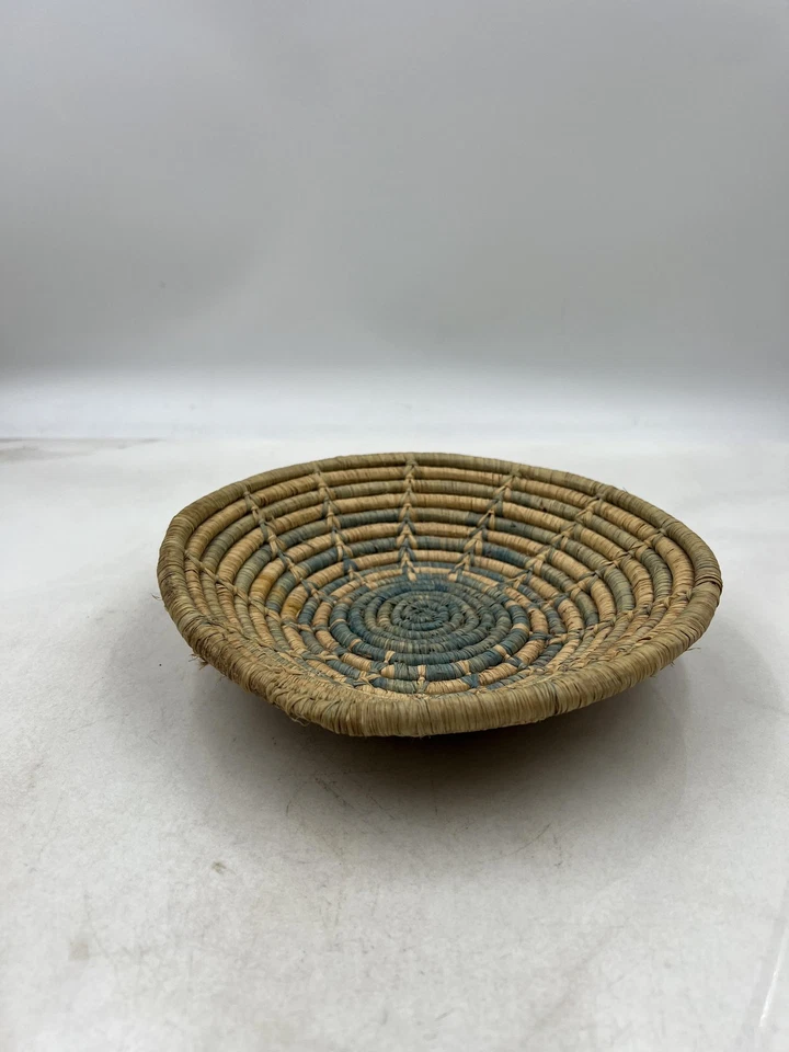 Vintage Handwoven Seagrass Basket Shallow Plate Boho Rustic Decor 9" Wide - Image 4 of 4