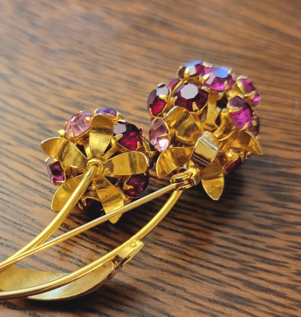 Vintage Unsigned Hydrangea Flower Rhinestone Broo… - image 3