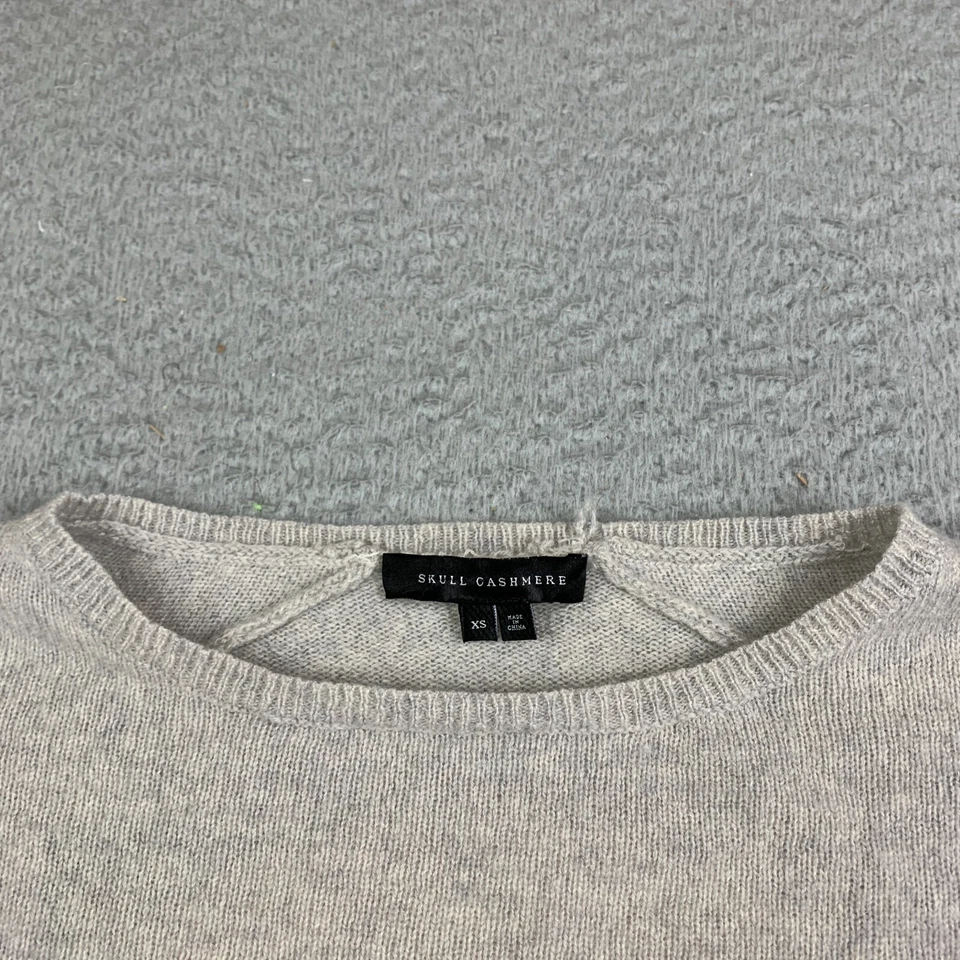 Suéter Calavera Cachemira Mujer Talla XS Gris con Calavera Blanca Foto 3 de 4