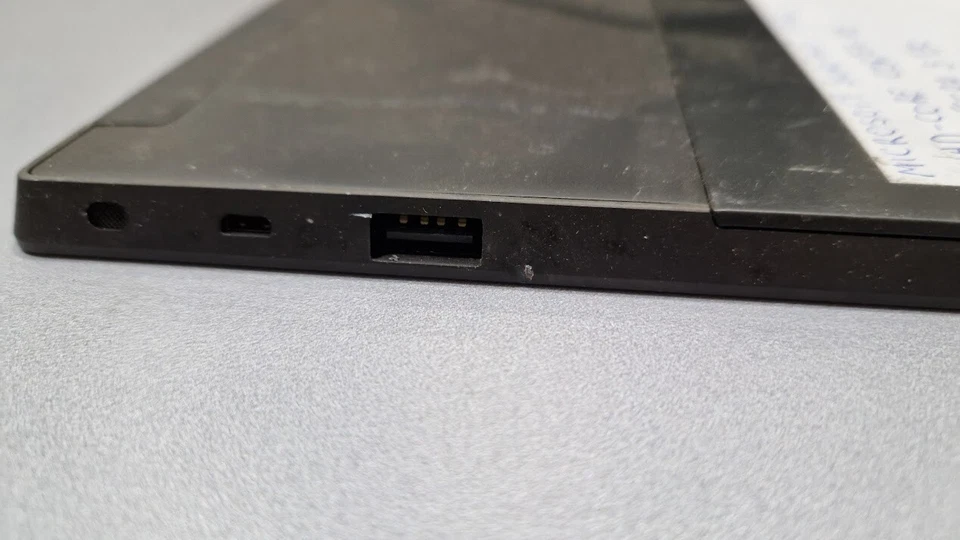 Microsoft Surface 1516 Tablett 2GB RAM 32GB Broken Display Bit Spind Für Prts - Bild 3 von 4