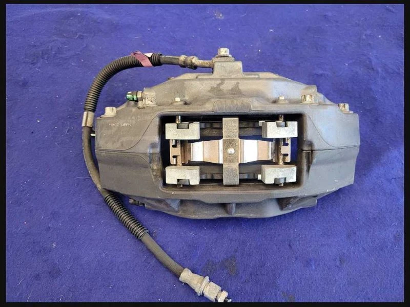 Chevrolet Camaro SS 2017-2020 pinza delantera izquierda freno J55  Foto 3 de 4