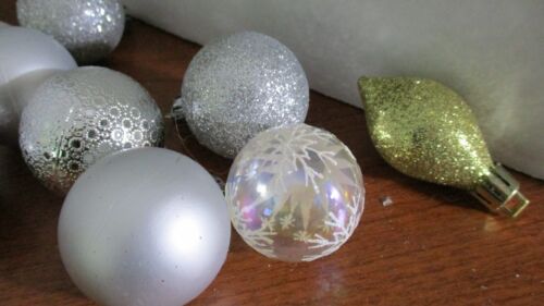 INTROMPIBLES 10 ADORNOS NAVIDEÑOS PEQUEÑOS PLATEADOS Y 1 DORADOS - Imagen 3 de 3