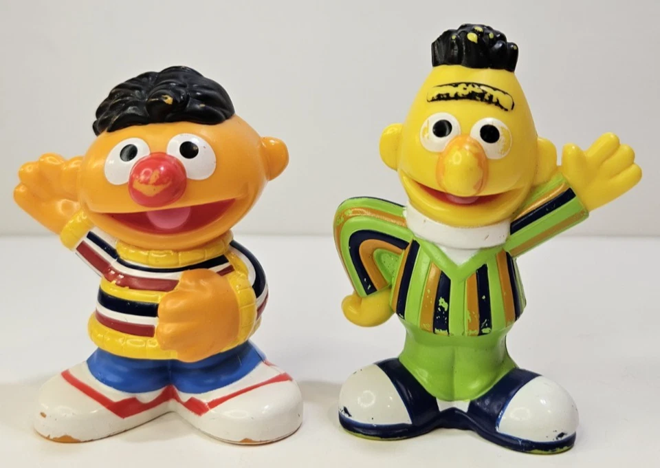 Lote de 8 figuras de juguete de los Muppets de Plaza Sésamo Bert Ernie Miss Piggy Kermit Elmo Foto 2 de 4