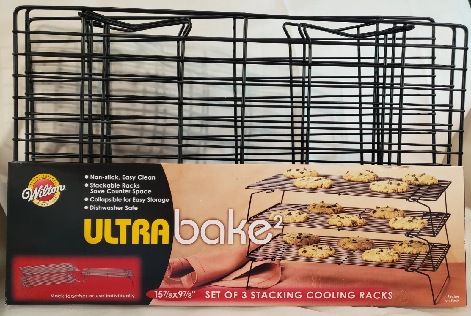 ULTRA BAKE2 STACKING COOLING COOKIE RACKS by WILTON SET OF 3 - 15 7/8" X 9 7/8"
Opens in a new windo