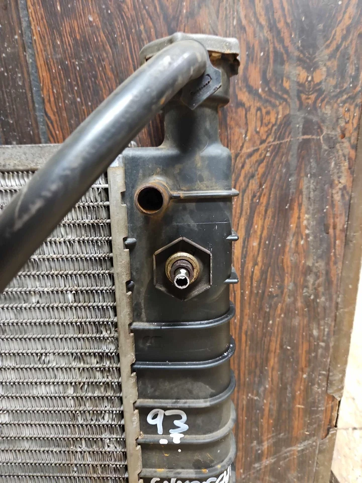 88-95 Chevy Pickup 1500 5,7 L (8-350) radiador 28-1/4" ancho motor enfriador de aceite fabricante de equipos originales Foto 3 de 4