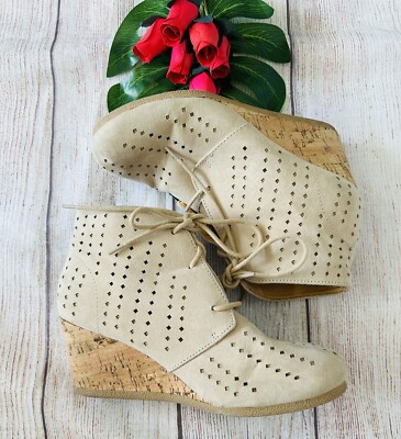Maurices Women’s Beige Perforated Eyelet Cork Wedge Lace Up Ankle Boots  Size