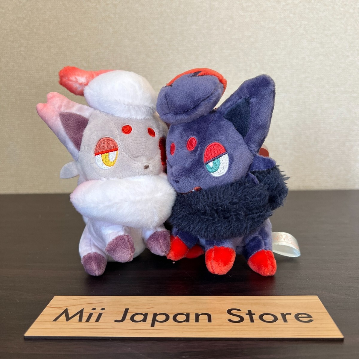 レア 未使用 タグ付 pokemon center 2012 メイ キーホルダー Pokemon Center Limited Zorua & Hisuian Zorua Magnetic Plush