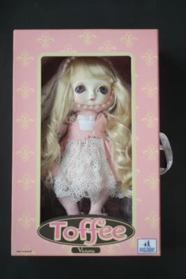 Victoria Toffee Dolls Fukujyu Brand Porcelain Face Hands Beautiful 