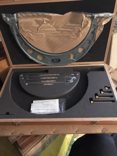 new mitutoyo micrometer 200-300mm ,104-141 with invoice