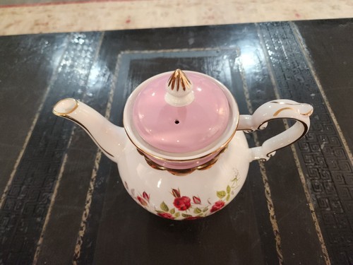 Vintage Gibsons Teapot Staffordshire England White & Gold Trim Red Roses JO4 - Picture 7 of 9