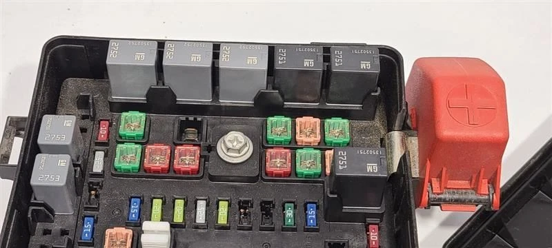 Коробка предохранителей двигатель 2015-2017 BUICK ENCAVE без буксировочного пакета  - Изображение 2 из 4