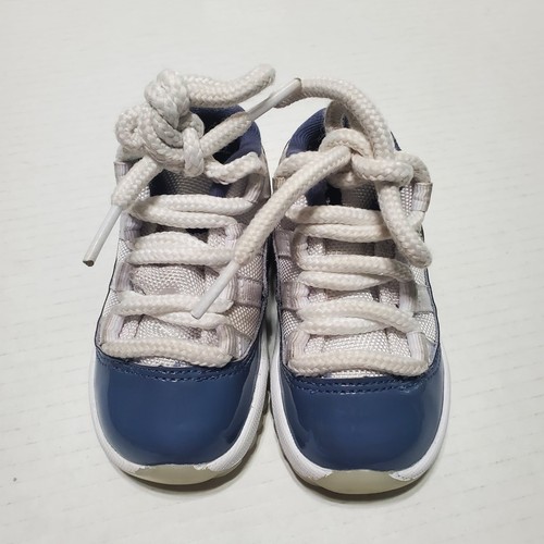 THE Jordan Retro 11 Low (Ps) White AN blue Modnight Navy Size 6C - Picture 2 of 8