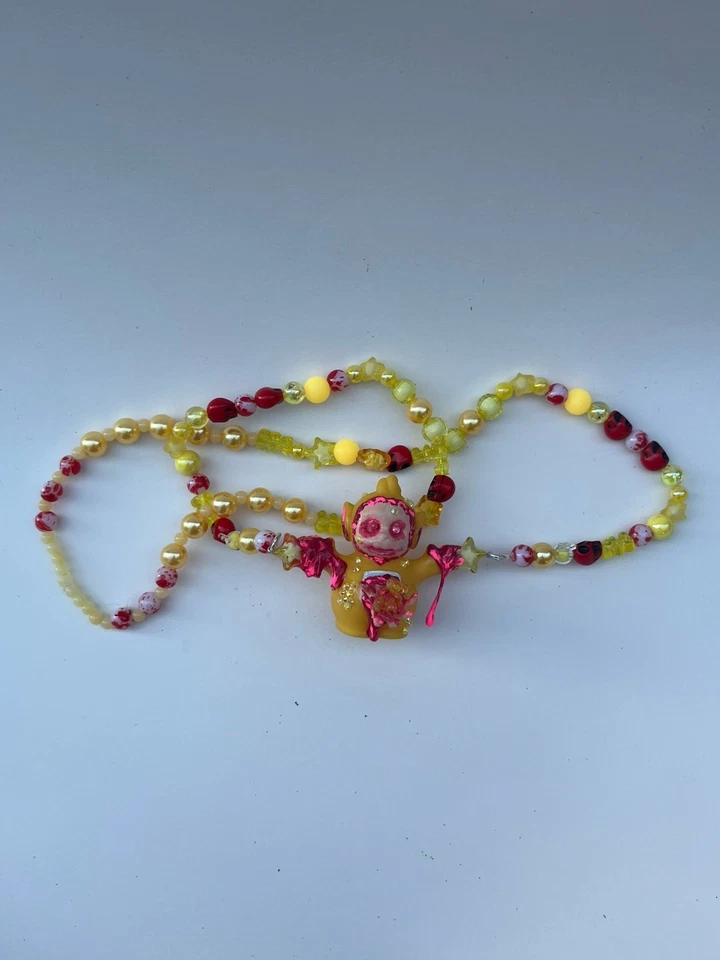 Collar Largo Ooak Amarillo Tellie Tubbie Laa-Laa Hecho a Mano Espeluznante Horror Gótico Foto 2 de 3