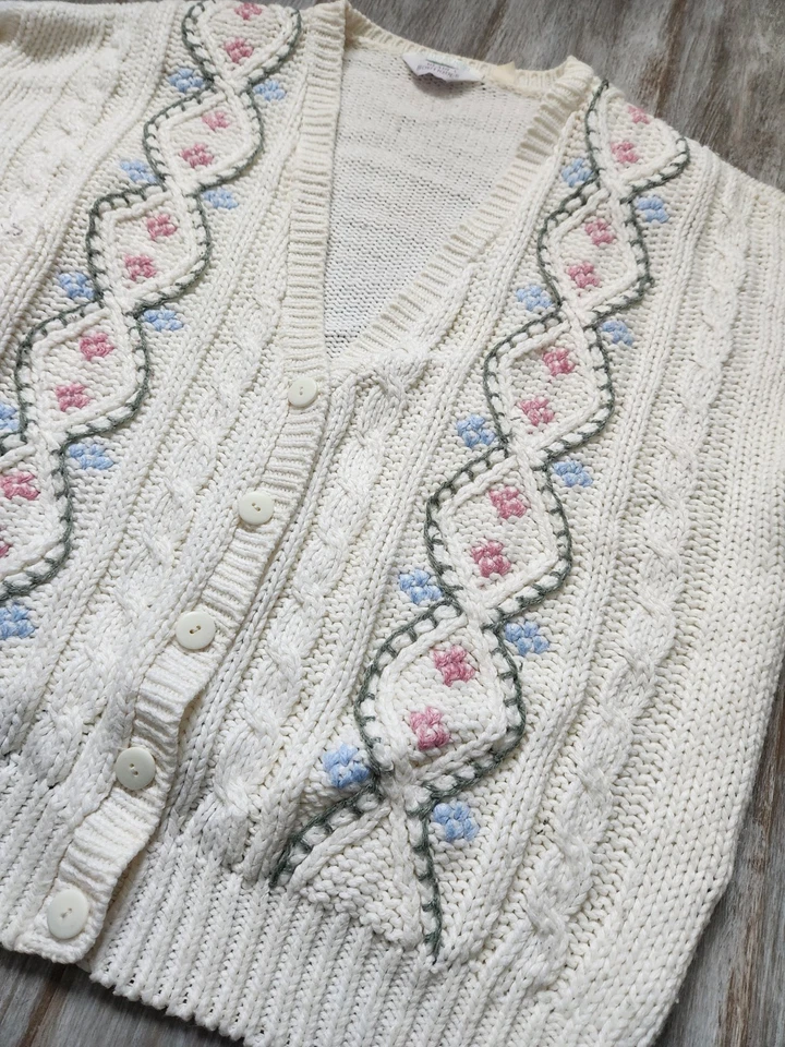 Cárdigan de punto grueso floral blanco Blair Boutique de colección con botones jardín talla 3XL Foto 2 de 4