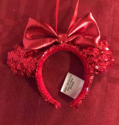 DISNEY PARKS RED SEQUINS HOLIDAY MINNIE EARS PHOTOS: New Redd Sequin Minnie Ears Arrive for the Holidays  main image 3