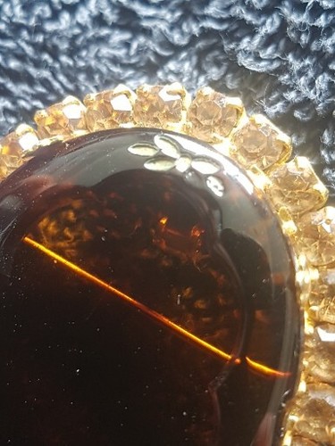 Vintage Oval Brown Cut Glass Brooch Gold Tone With Brown Rhinestone Surround - Picture 5 of 7