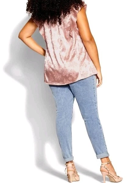 CITY CHIC Ophelia 茶玫瑰打褶缎面花卉优雅衬衫 XXL 粉红色 — 第 3/4 张图片