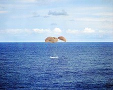 APOLLO 13 COMMAND MODULE SPLASHDOWN 1970 PHOTOGRAPH PHOTO PRINT