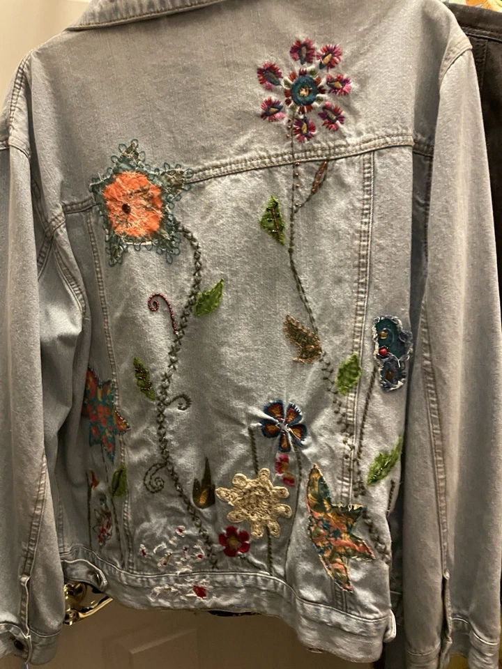 Beautiful Chico’s Size 2 Embroidered And Decorated Denim Jacket - Image 4 of 4