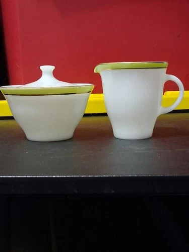 Vintage Pyrex Gʻreen & Gol Trim Creamer And Sugar Bowl W/ Lid Beautiful Set