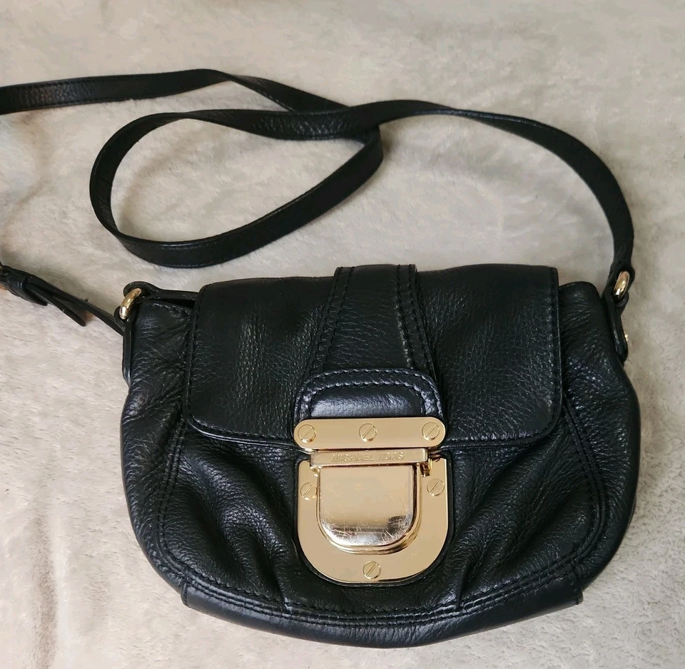 Bolso Bandolera Pequeño MICHAEL KORS Cuero Negro CHARLTON MONEDERO Cierre Dorado Foto 2 de 4