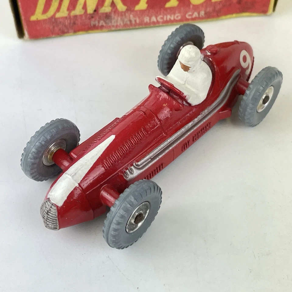 Carro de corrida vintage Dinky Toys 231 Maserati na caixa - Imagem 2 de 4