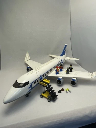LEGO City Airport 7893 Passenger Plane w/ 4 Minifigures 2006 Retired Vintage
