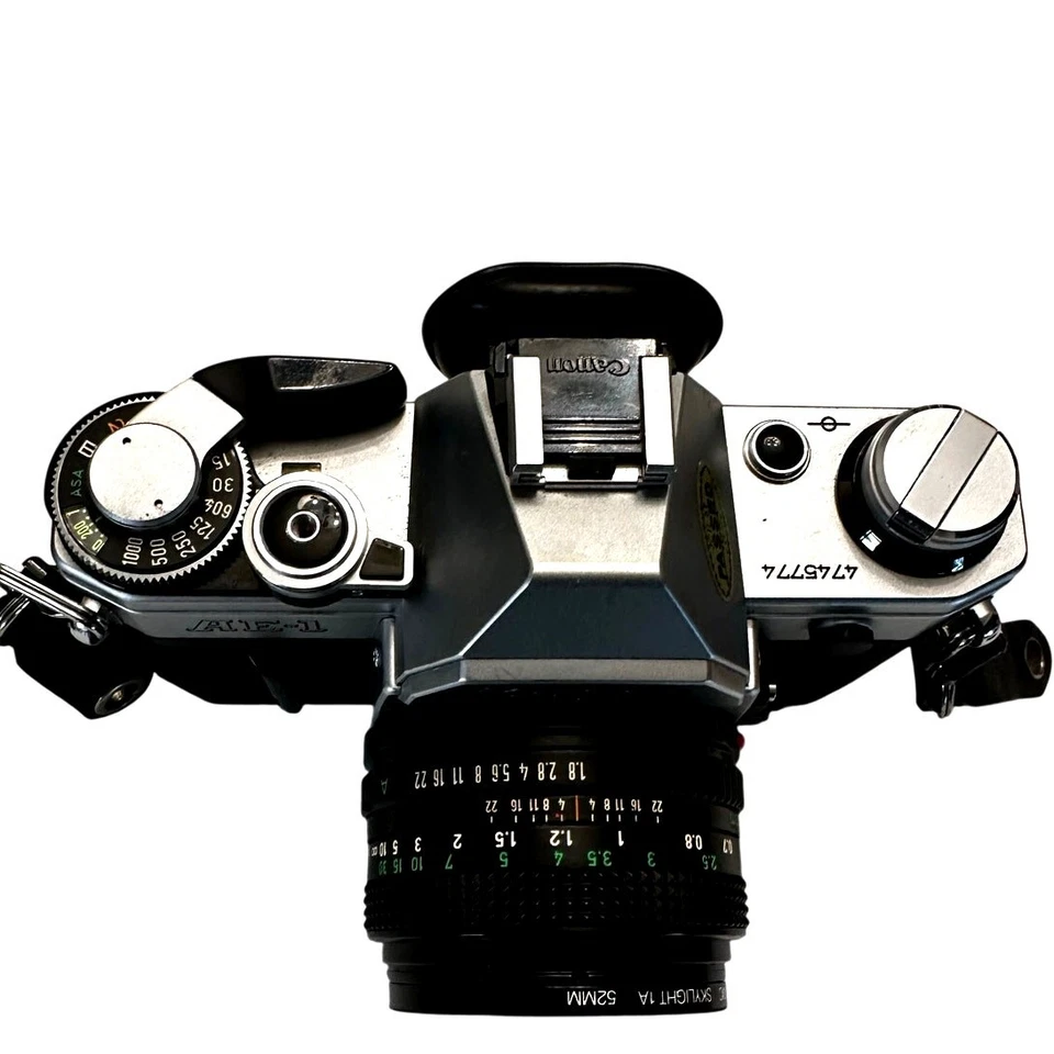 Cámara fotográfica Canon AE-1 SLR + Lente Canon FD 50 mm 1:18 + Flash Speedlite 188A Foto 4 de 4