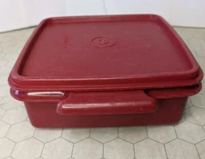 Tupperware Sandwich Holder # 1362-37 Red w/ Red Lid # 1363-24 6" x 5.75" x 2.25"