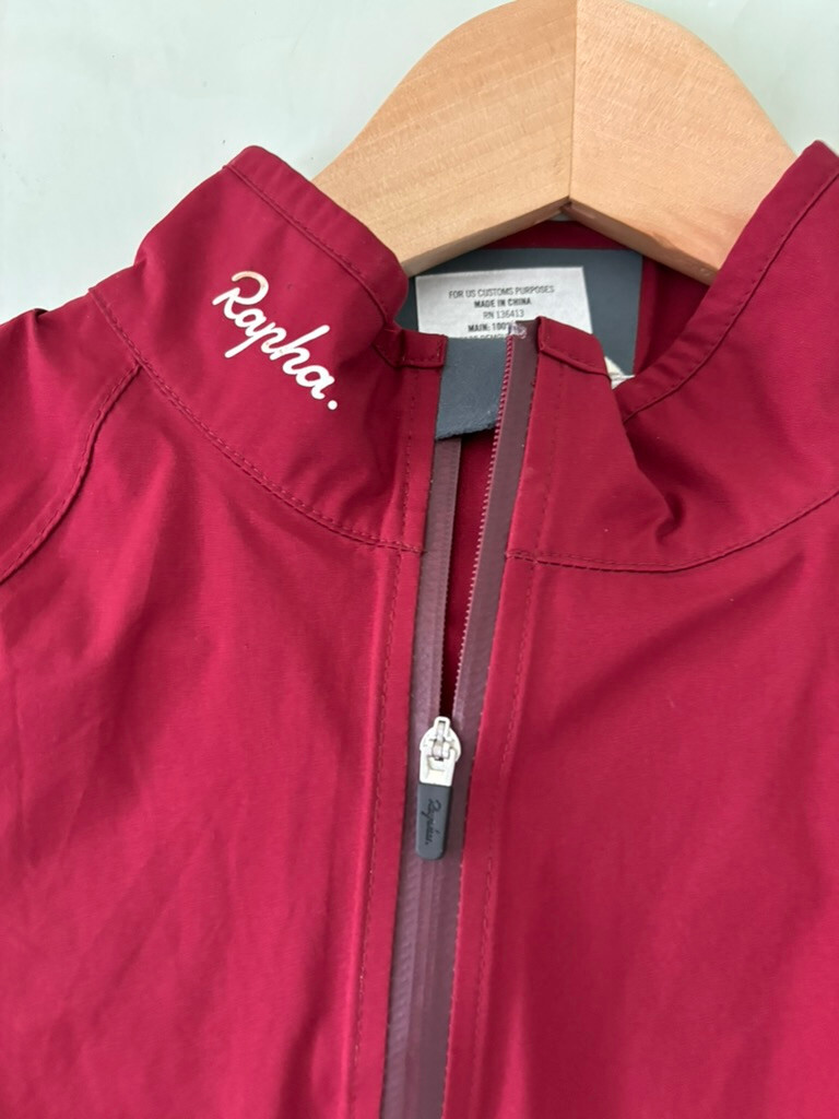NWOT RAPHA 'PRO TEAM' BURGUNDY 100% NYLON ROAD CYCLING WINDBRAKER JACKET SIZE:SM