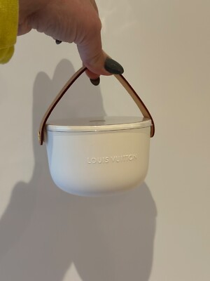 【220g】LOUIS VUITTON L'AIR DU JARDIN LOUIS VUITTON L'Air Du Jardin Fragrance Candle White 325990