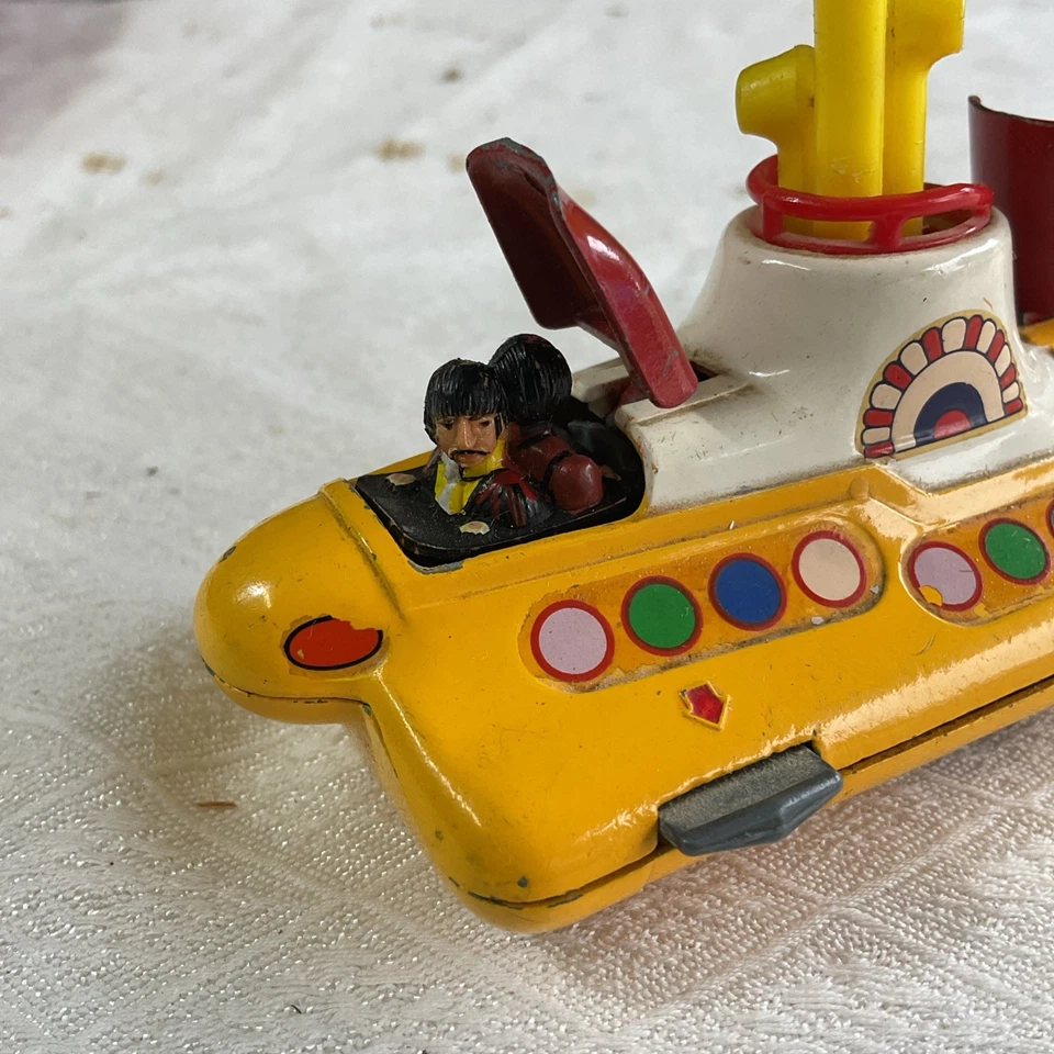 Vintage 1968 Corgi Toys THE BEATLES YELLOW SUBMARINE Diecast Red Hatches - Image 3 of 4