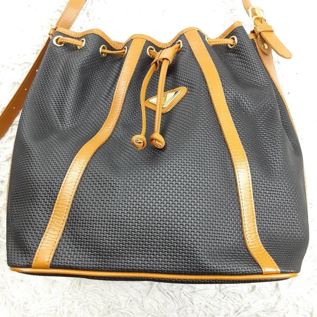 Borsa a tracolla Yves Saint Laurent con coulisse in ottime condizioni rara