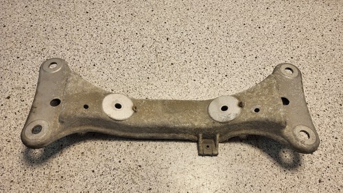 BMW E91 320i, Getriebeträger, 22316778059