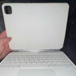 doqo Magic Wireless Keyboard Case for iPad, White, Backlit, Touchpad