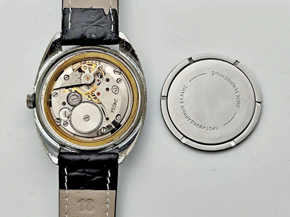 Reloj Pulsera WOSTOK 2409 Soviético Vintage 17 Joyas Vostok URSS Reloj Reparado Foto 4 de 4