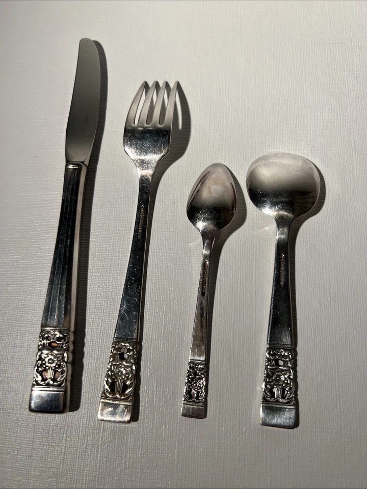 Cubiertos plateados Oneida Community Hampton Court - Juego de 4 piezas  Foto 4 de 4