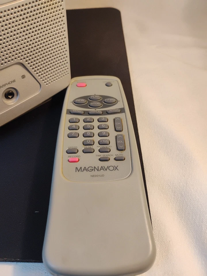 🔥Magnavox 13” Television TV/VCR Combo Retro Gaming TV W Remote VCR Not Working  - Image 2 of 4