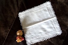 Elegantes Einstecktuch Pochette zarte Bl&uuml;tenstickerei Durchbruchspitze H&auml;kelrand
