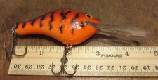 Worden's 400 Cedar Wood Red and Orange with Black Back No Rattle Crankbait Lure