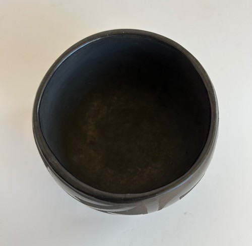 Eusebia Padilla - original, handmade black pottery jar Tesuque Pueblo, NM - Picture 5 of 7