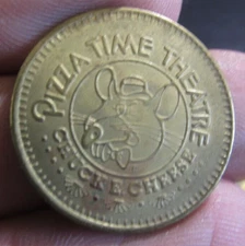 1982 PIZZA TIME THEATRE - CHUCK E. CHEESE- IN PIZZA WE TRUST -  ARCADE - TOKEN